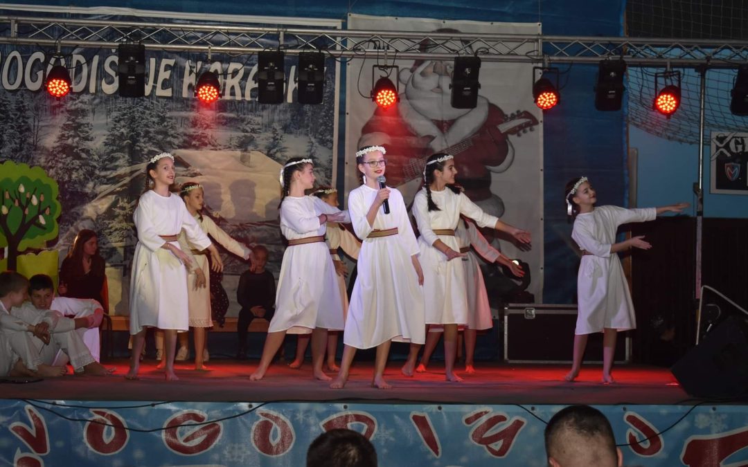 „Дјеца пјевају хитове – Новогодишње караоке“