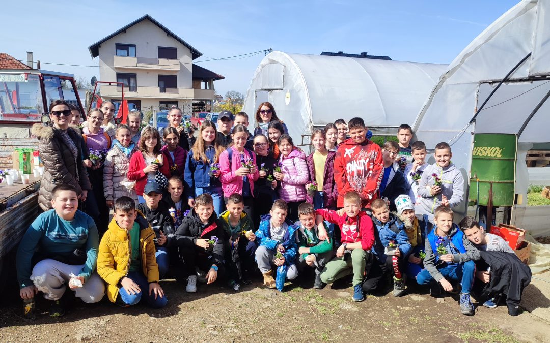 ПОСЈЕТА ПЛАСТЕНИЦИМА ПОЉОПРИВРЕДНЕ ШКОЛЕ И РАСАДНИЦИМА КОМУНАЛНОГ ПРЕДУЗЕЋА