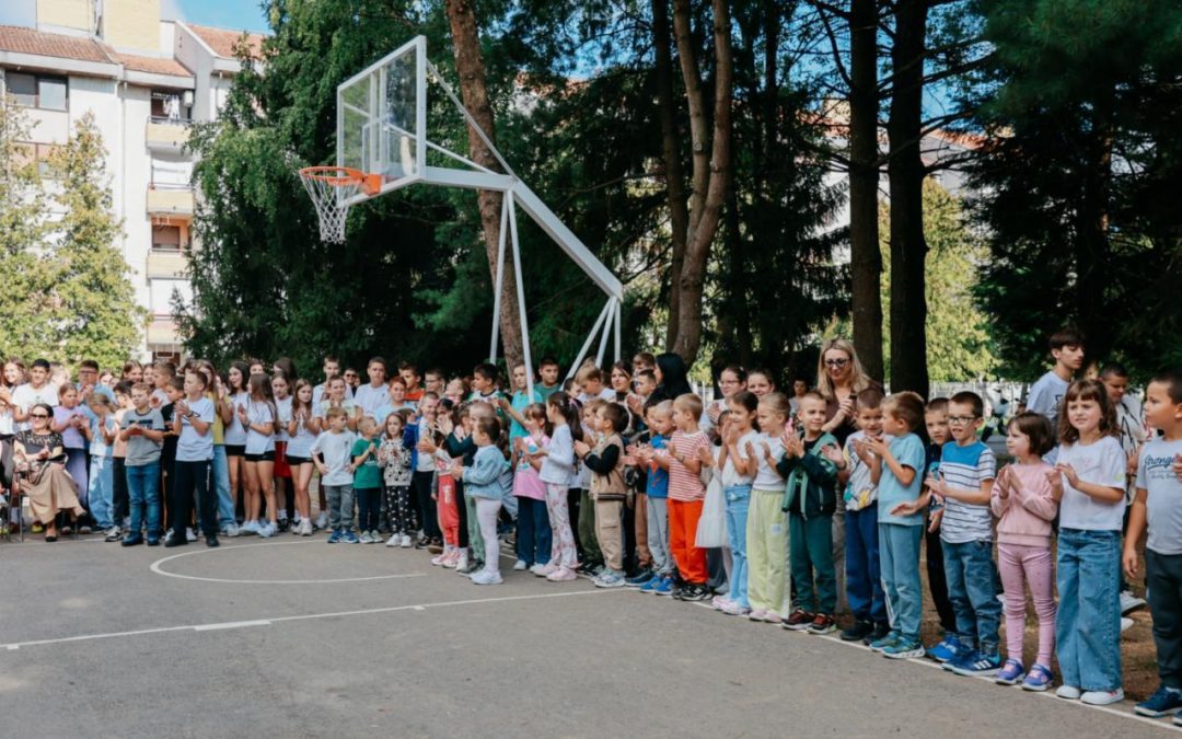 Свечано отворено школско игралиште